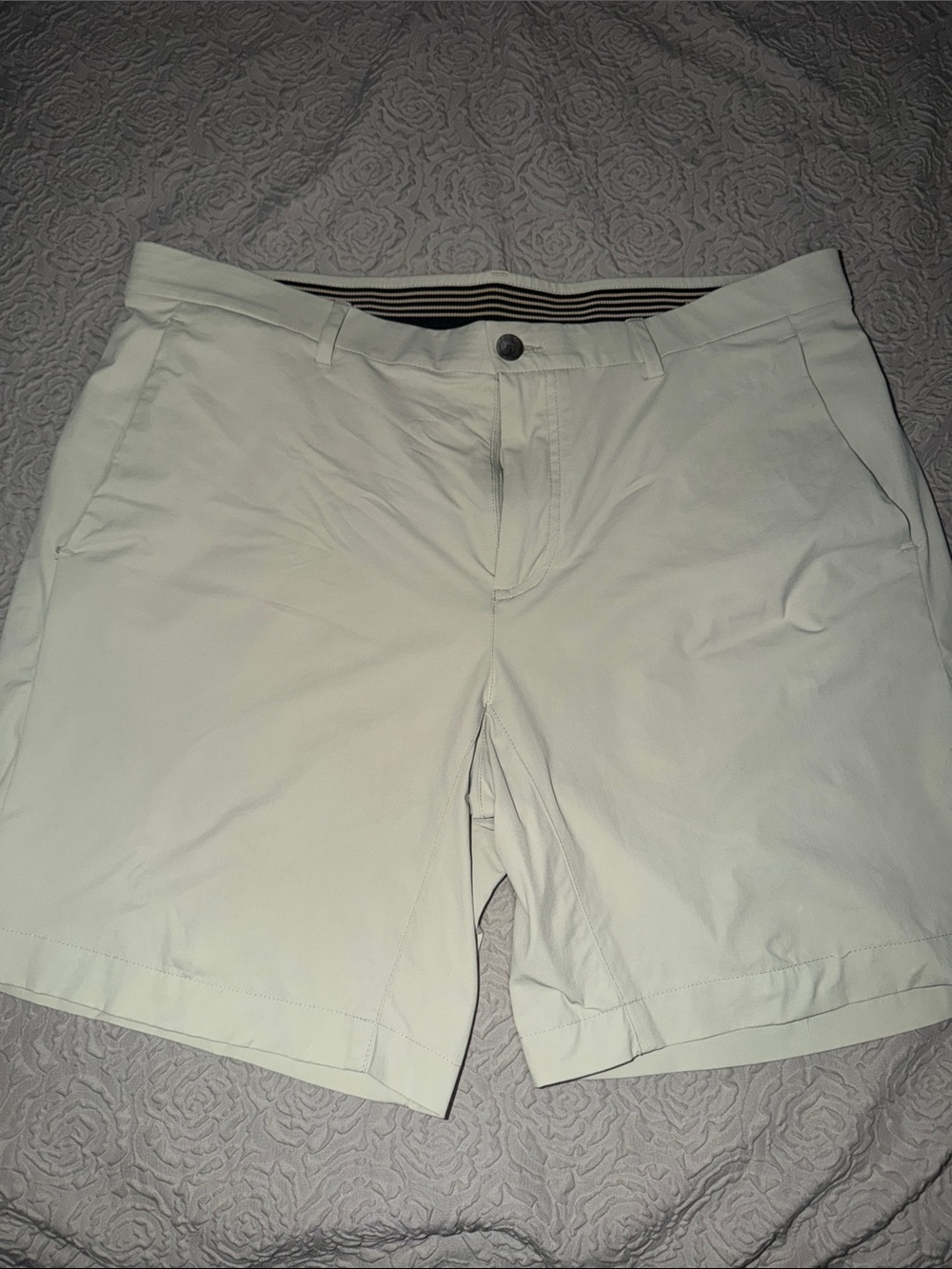 Perry Ellis Light Cream Flat-Front Men's Shorts